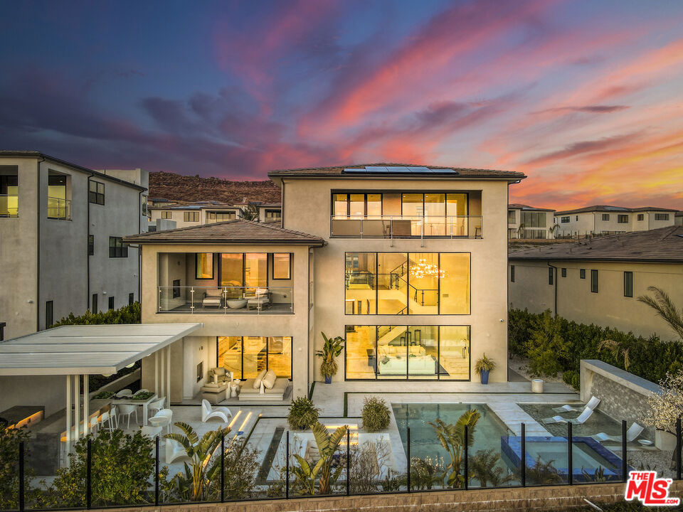 20312 W Willoughby Lane