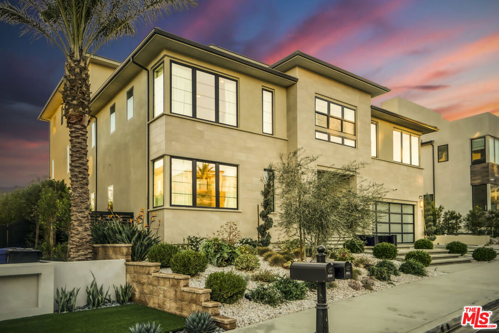 20312 W Willoughby Lane