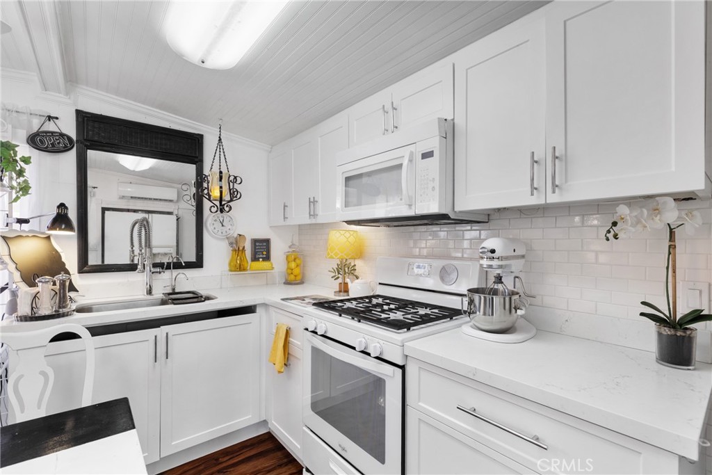 Cathedral City Cove (33611) - Manufactured In Park