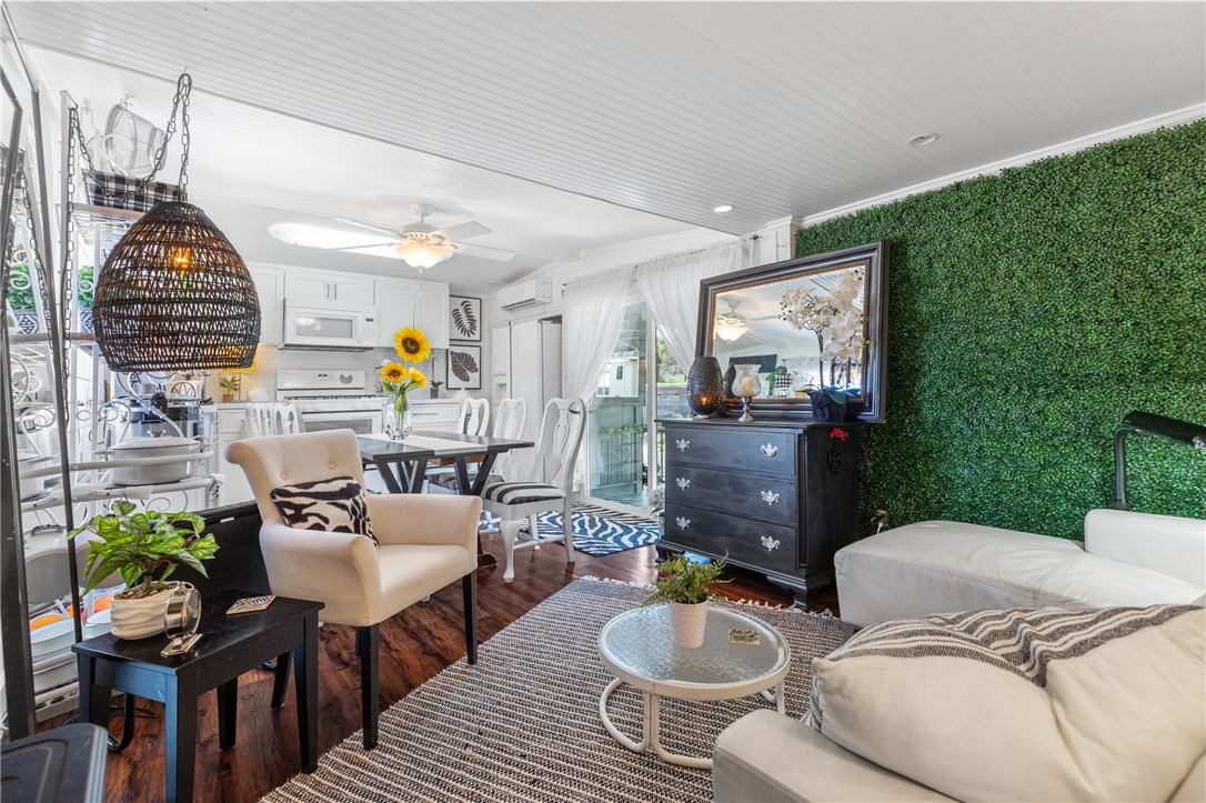 Cathedral City Cove (33611) - Manufactured In Park