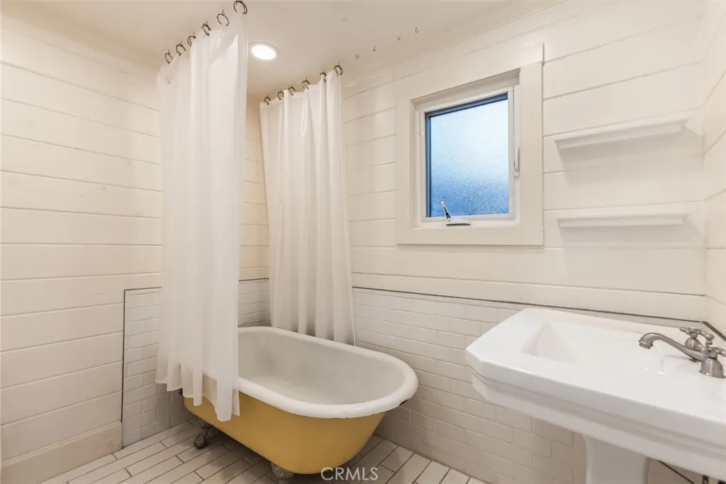 Los Angeles, California 90068, United States, 4 Bedrooms Bedrooms, ,3 BathroomsBathrooms,Residential,Active,224994