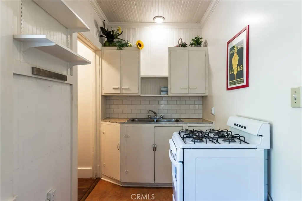 Los Angeles, California 90068, United States, 4 Bedrooms Bedrooms, ,3 BathroomsBathrooms,Residential,Active,224994