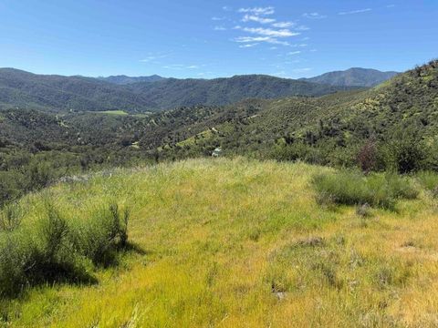 Photo of 109 Trampa Canyon Road, Carmel Valley, CA 93924 (MLS # ML82040307)
