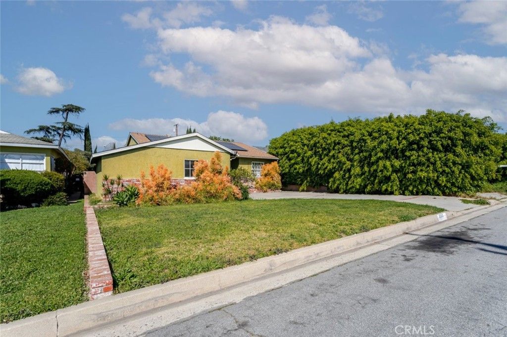 Photo of 1233 W 122nd St, Los Angeles, CA 90044 (MLS # AR26002068)