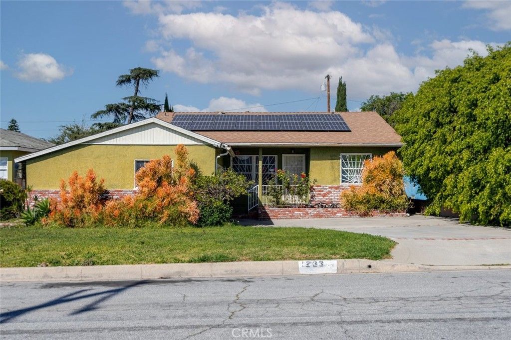 Photo of 1233 W 122nd St, Los Angeles, CA 90044 (MLS # AR26002068)