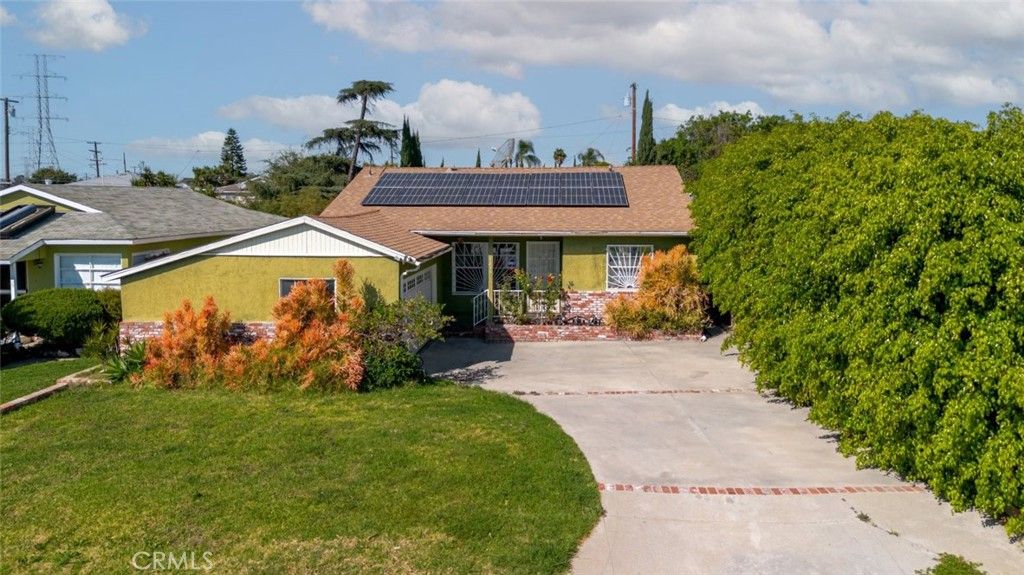 Photo of 1233 W 122nd St, Los Angeles, CA 90044 (MLS # AR26002068)