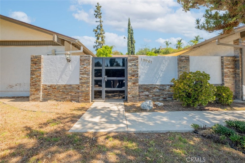 Now on the market in Chatsworth, this spacious 4-bedroom, 3-bathroom single-story home offers 2,374 square feet of light-filled living space on a generous lot. Behind a gated front entry, you'll find a large private courtyard leading to an impressive double-door entrance. Inside, the open layout seamlessly connects the oversized living room—complete with a cozy fireplace—to the dining area, ideal for everyday living and entertaining.
The home features quality laminate flooring throughout, recessed lighting, and abundant natural light from multiple sliding glass doors. The expansive kitchen includes a dedicated breakfast area, ample cabinetry, and generous counter space to accommodate your culinary needs.
Retreat to a private primary suite with direct access to the backyard and a bathroom featuring a jacuzzi tub. The additional bedrooms are spacious and well-appointed, offering flexibility for guest use or home office setups.
Outside, enjoy a large backyard oasis with a sparkling pool, mature fruit trees, and plenty of space for lounging, play, or future customization. Additional features include a three-car garage and central HVAC. Located in a desirable residential pocket of Chatsworth, this home combines comfort, privacy, and the best of indoor-outdoor living.