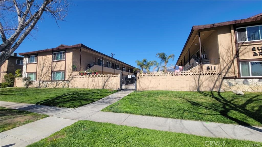 Welcome to this beautifully remodeled 2-bedroom, 2-bath downstairs unit. Enjoy a new kitchen, luxury vinyl plank flooring, fresh blinds, and updated AC. Community perks include a pool, gated entry, on-site laundry, and private storage. Conveniently close to transit, schools, shopping, and dining, move in with approved credit!