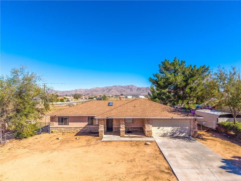 Photo of 14071 Quinnault RD, Apple Valley, CA 92307 (MLS # CV26232020)