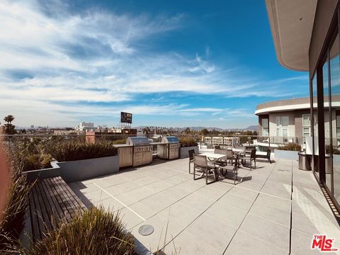 Photo of 3980 Wilshire Boulevard #304, Los Angeles, CA 90010 (MLS # 26656461)