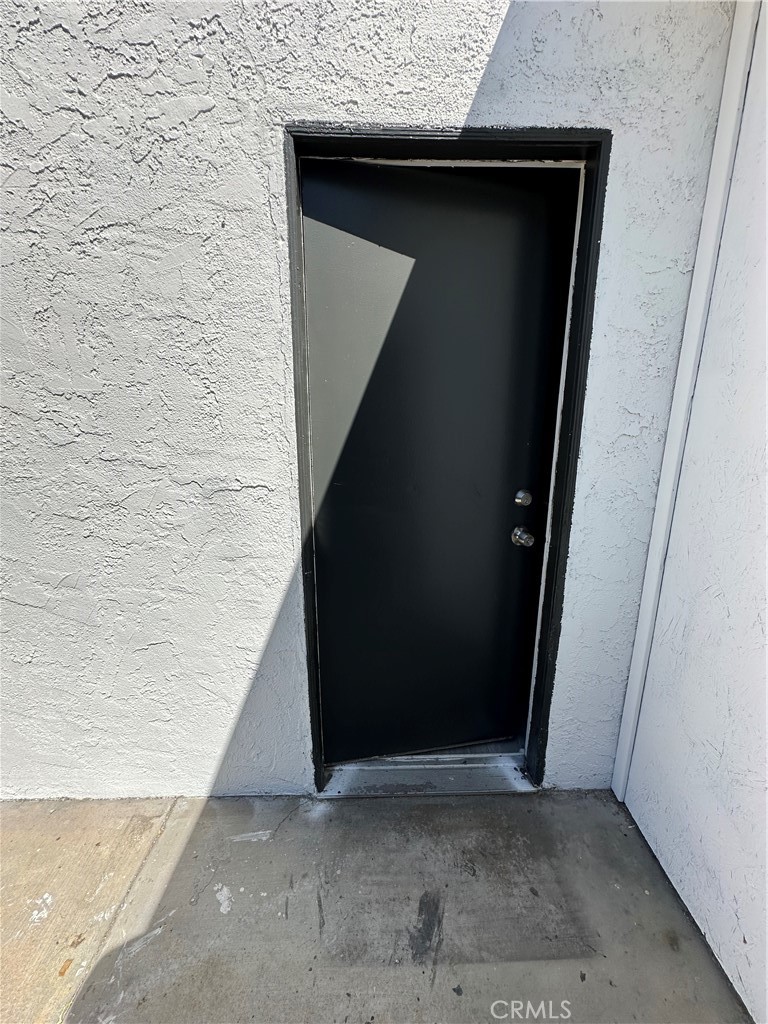 NEW REMODELED ADU. THIS 1 BEDROOM 1 BATH WONT DISAPPOINT. THE UNIT HAS A GREAT LAYOUT, NEW FLOORS, NEW BATHROOM + KITCHEN. PLUS ACCESS TO WASHER & DRYER ROOM & OWNER PAYS FOR ALL THE UTILITIES.