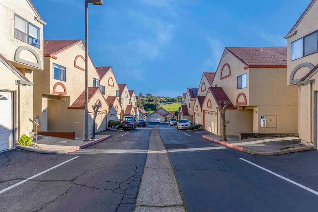 Photo of 903 Appian Knoll Ct, El Sobrante, CA 94803 (MLS # 41121068)