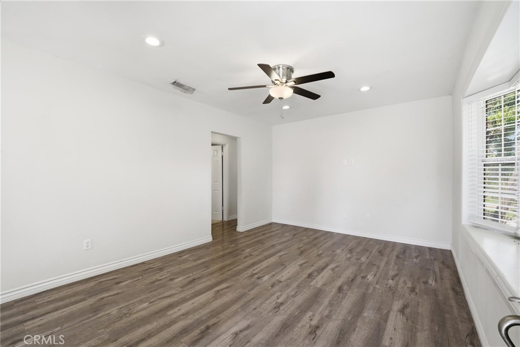 1104 E Wilshire