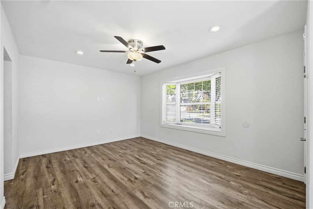 1104 E Wilshire