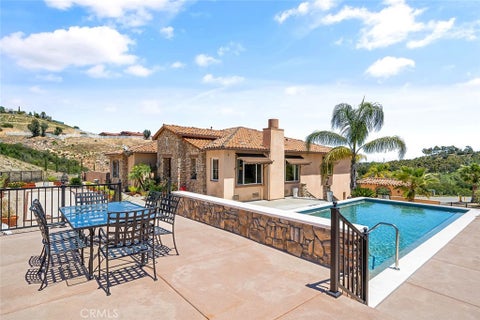 Photo of 36505 Calle De Lobo, Murrieta, CA 92562 (MLS # SW26044325)