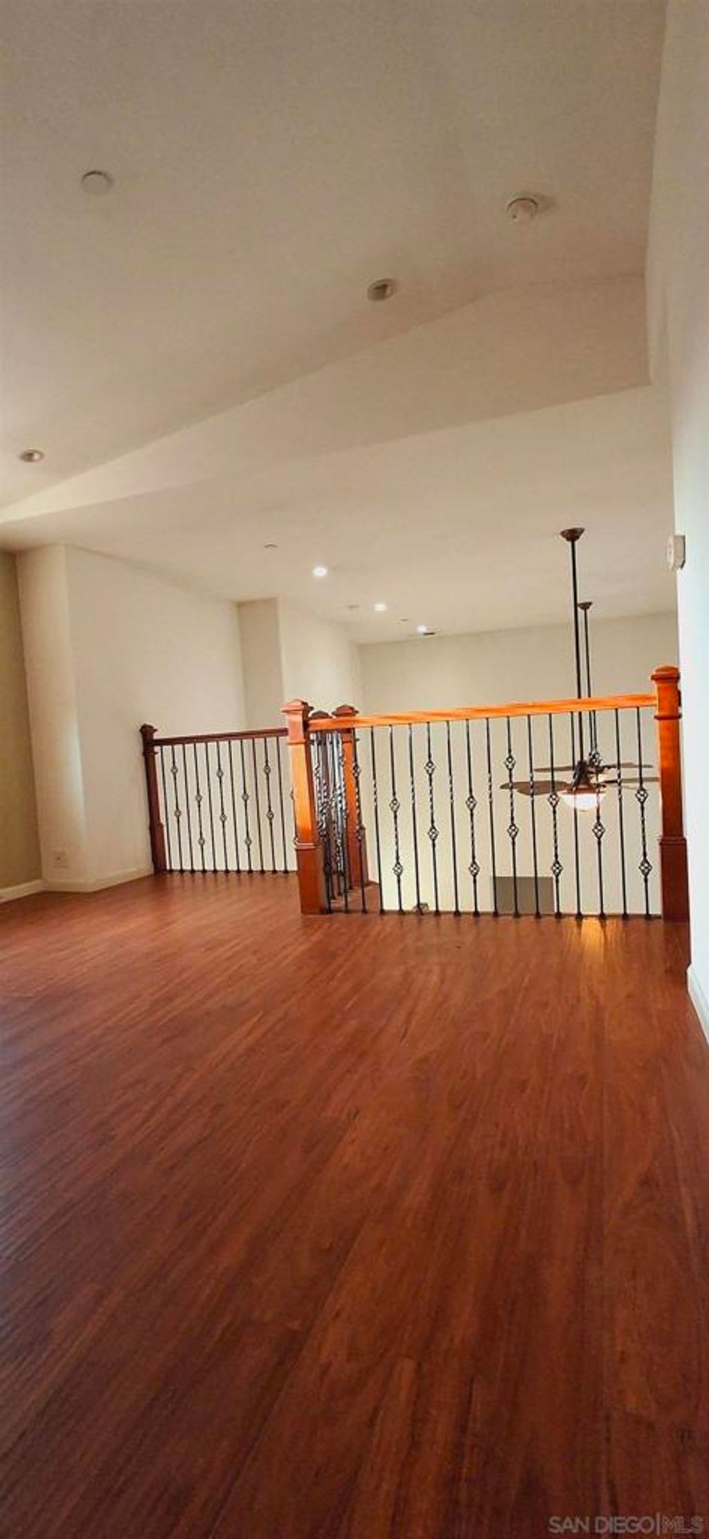 listing image 130726391675582251289