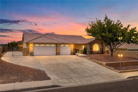 Photo of 12922 Lompoc RD, Apple Valley, CA 92308 (MLS # SW26164834)