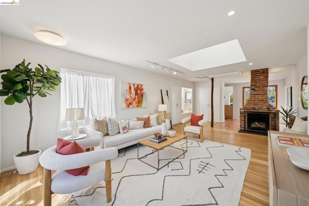 1234 1234 Stannage Ave