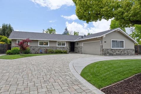 Photo of 103 Belwood Gtwy, Los Gatos, CA 95032 (MLS # ML82044207)