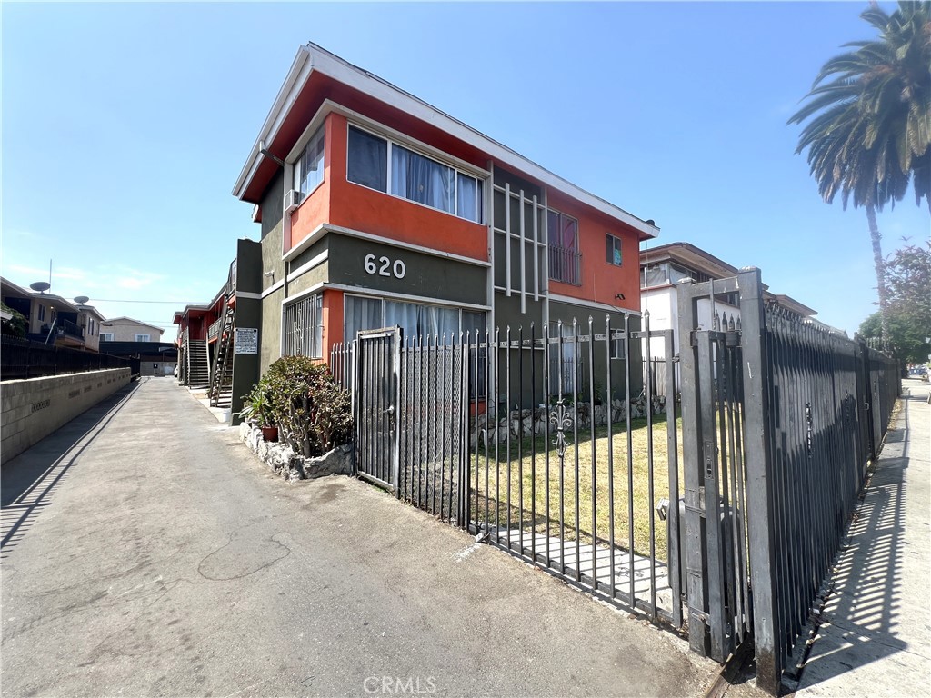 Welcome home to this 1 bedroom, 1 bathroom ground level home. The unit has been updated with wood like flooring and fresh paint. The kitchen comes with plenty of cabinets in the kitchen and hallway. Laundry is on-site and 1 carport parking space is included. Located near the 110 Freeway, KIPP Empower Academy, and Algin Sutton Recreation Center.
