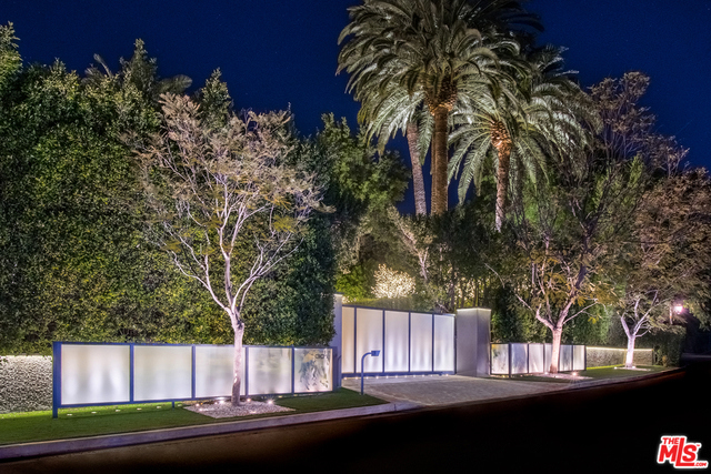 An extraordinary expression of boundless creativity, passion and a master's touch of timeless style.