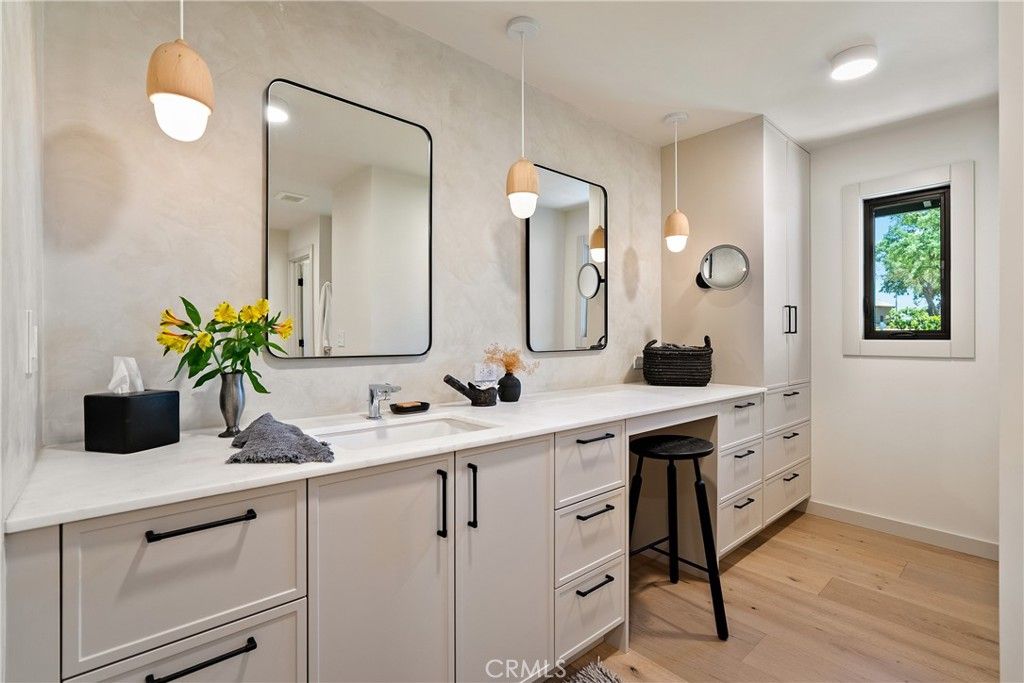 listing image 130724865149717222986