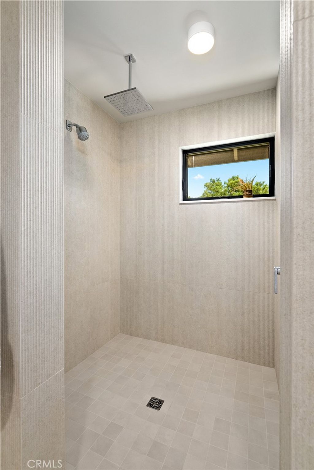 listing image 130728849925638830699