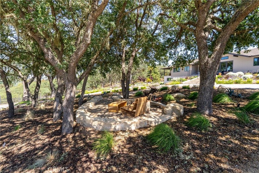 listing image 130727452367451568893