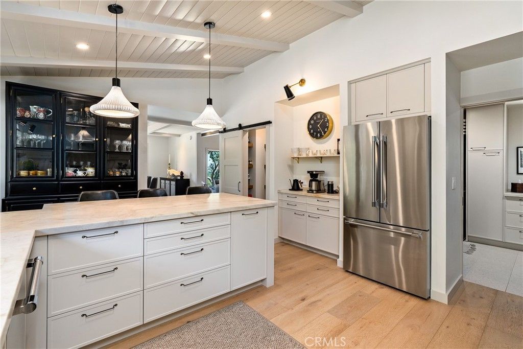 listing image 130720059572799688588
