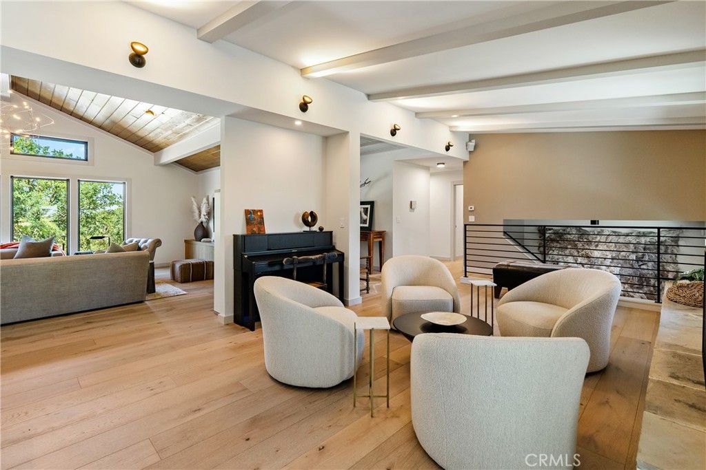 listing image 130723696721304828157