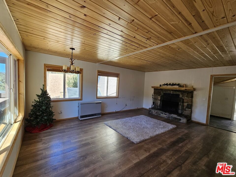 718 Blue Jay Road