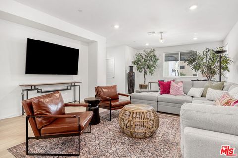 Photo of 768 Daniel Freeman Circle, Inglewood, CA 90301 (MLS # 25622677)