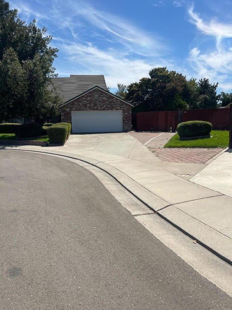 Great area home, cul-de-sac lot with RV access, plenty of parking ,huge lot 8,000+built in 1982. Beautiful kitchen with granite & tile, family room, formal dining room, inside laundry room & a huge master bedroom with walking closet. The huge yard is cemented and ready to spend time with family & friends. With a little TLC this property is perfect for savvy buyer or investor. The list goes on & on. You must see it !!!!!