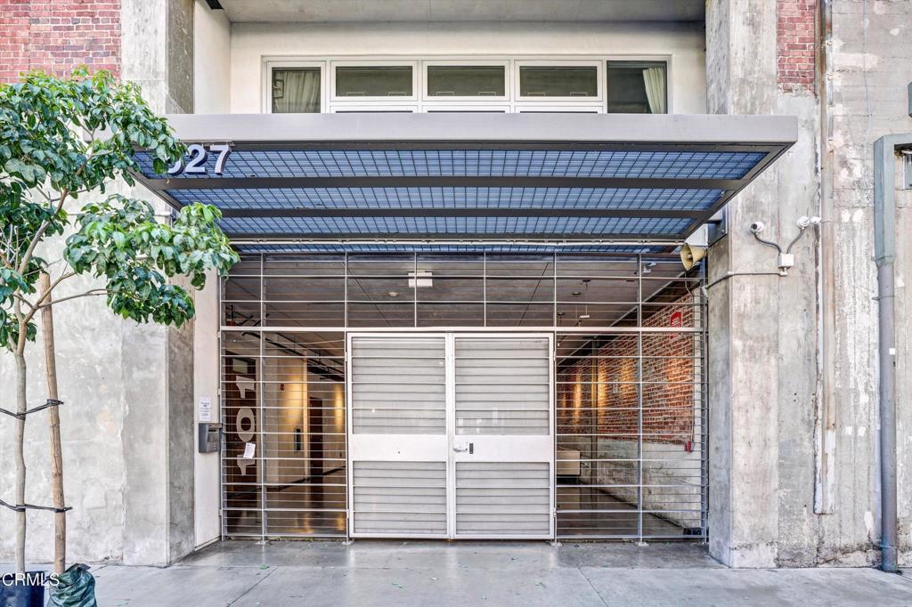 527 Molino Street 111