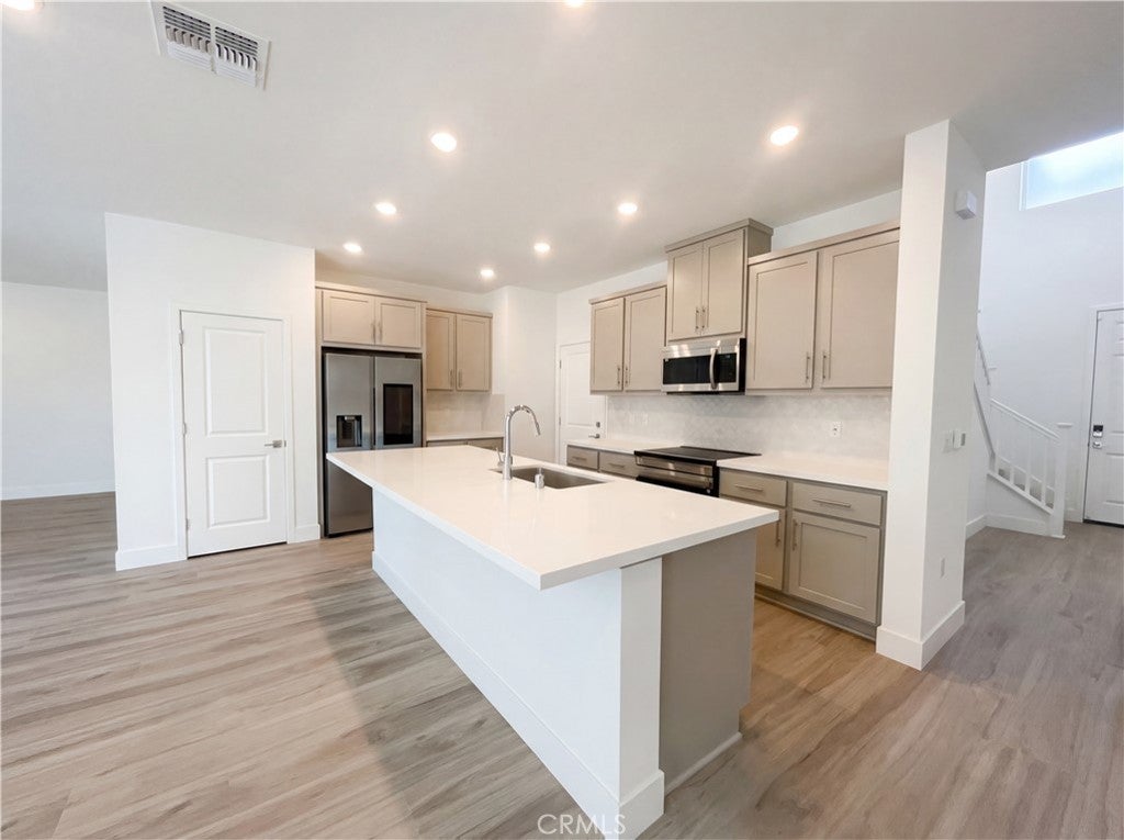 374 N Palm Springs