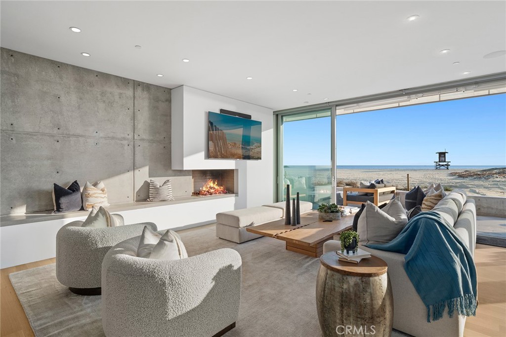 2144 E Oceanfront