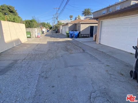 Tiny photo for 2618 S Barrington Avenue, Los Angeles, CA 90064 (MLS # 25588757)
