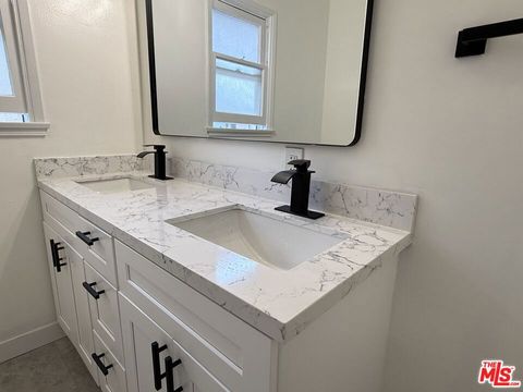 Tiny photo for 2618 S Barrington Avenue, Los Angeles, CA 90064 (MLS # 25588757)