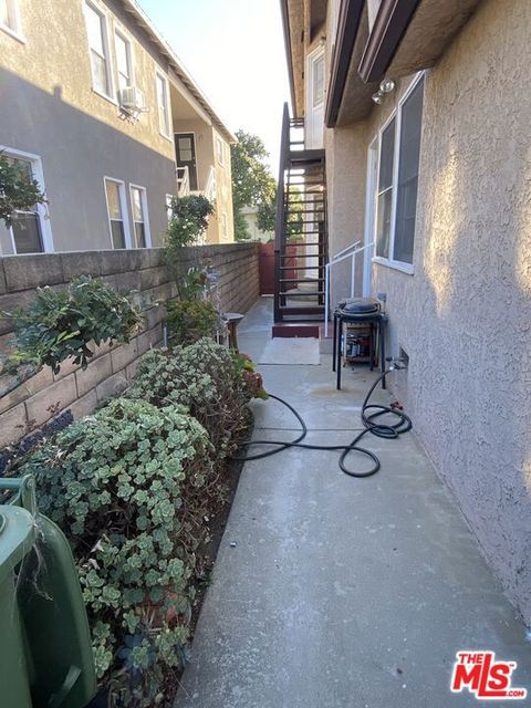 Tiny photo for 2618 S Barrington Avenue, Los Angeles, CA 90064 (MLS # 25588757)