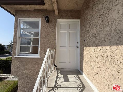 Tiny photo for 2618 S Barrington Avenue, Los Angeles, CA 90064 (MLS # 25588757)