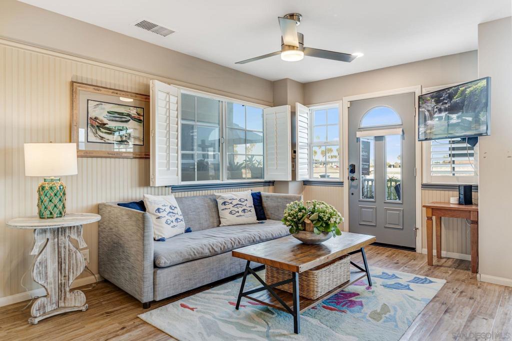 3656 Bayside Walk