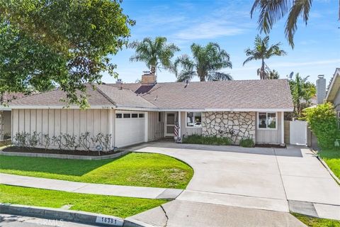 Photo of 16381 Magellan Lane, Huntington Beach, CA 92647 (MLS # OC25170475)
