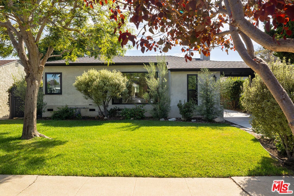 Photo of 2621 Veteran Avenue, Los Angeles, CA 90064 (MLS # 26873183)