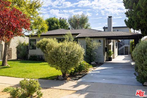 Photo of 2621 Veteran Avenue, Los Angeles, CA 90064 (MLS # 26873183)
