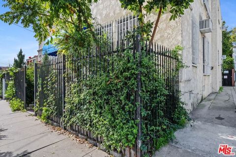 Tiny photo for 1347 N Mansfield Avenue, Los Angeles, CA 90028 (MLS # 26647219)