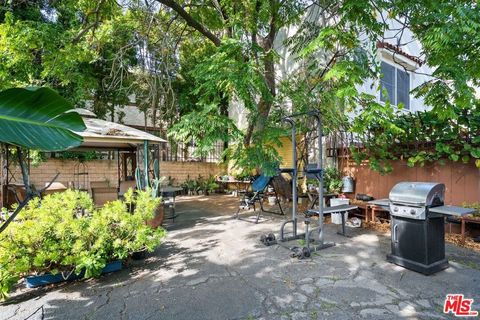 Tiny photo for 1347 N Mansfield Avenue, Los Angeles, CA 90028 (MLS # 26647219)