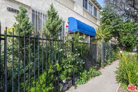 Tiny photo for 1347 N Mansfield Avenue, Los Angeles, CA 90028 (MLS # 26647219)
