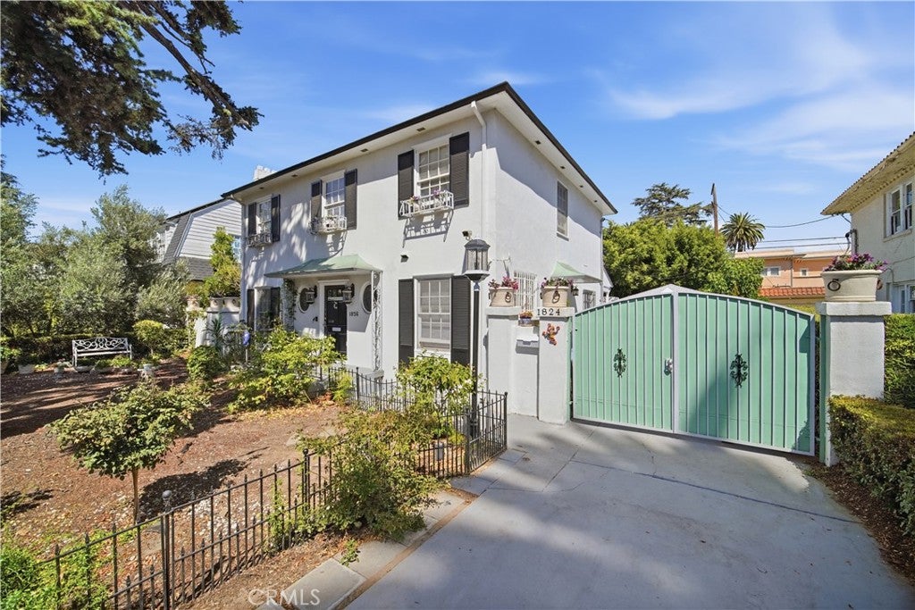 1826 Wellington Road