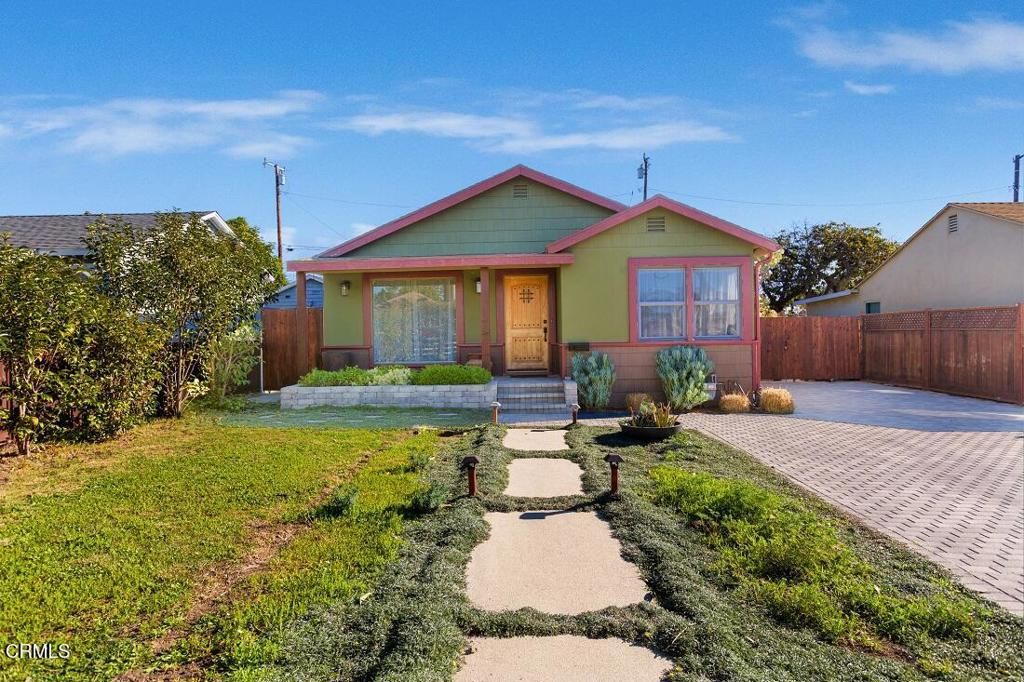 Photo of 2154 Grand Avenue, Ventura, CA 93003 (MLS # V1-34128)