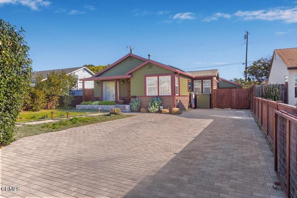 Photo of 2154 Grand Avenue, Ventura, CA 93003 (MLS # V1-34128)